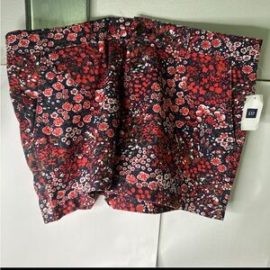 GAP Red and White Floral Patterned Shorts nwt size 10 retail $44.95